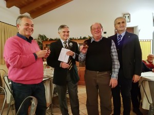 Renzo Bertolini premiato per l'attaccamento alla società, un esempio per tutti.